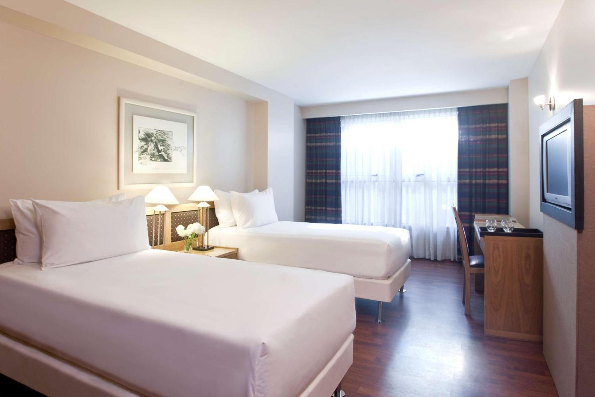 Nh Cordoba Urbano Hotel Bagian luar foto